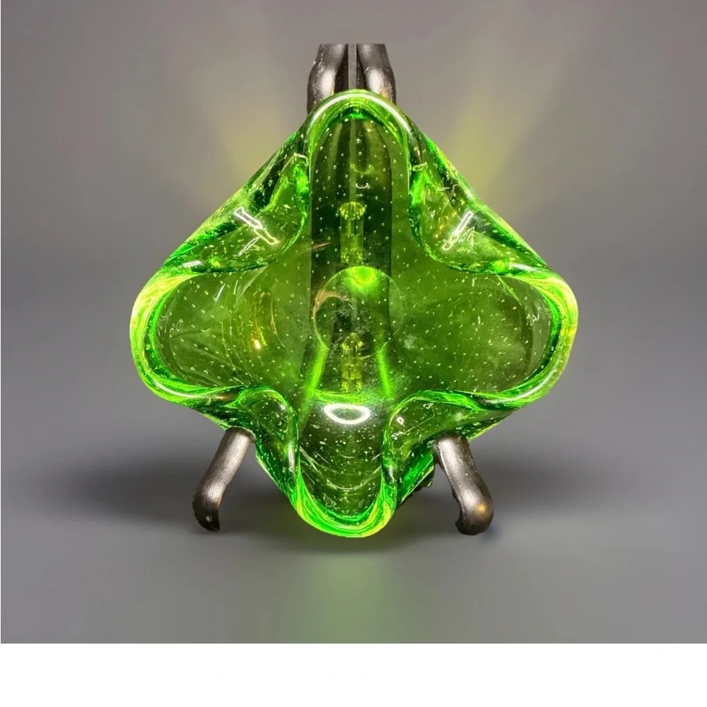 🔥 Vintage Handblown Emerald Green Controlled Bubbles Art Glass Trinket Dish - Picture 4 of 8